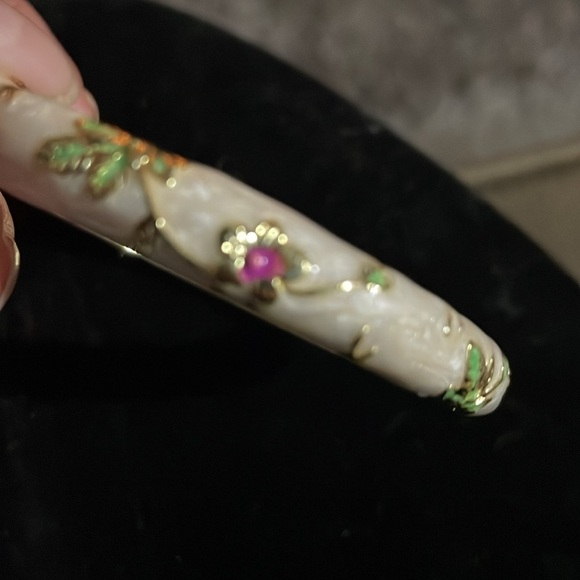 Vintagee gold-tone enamel bangel bracelet - Picture 6 of 6